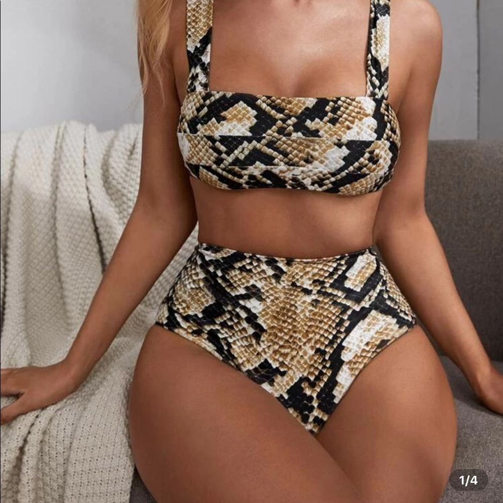 Snakeskin two-piece bathingsuit